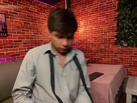 Thiago_Kozak Show in webcam
