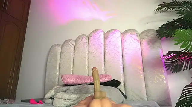 pocahotass_11's Webcam Show