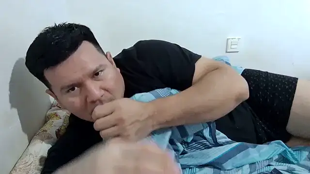 Show modela fuckynations na web-kameri