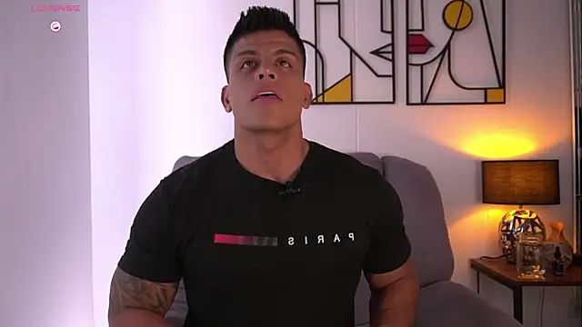 tyler_muscle1 Show in webcam