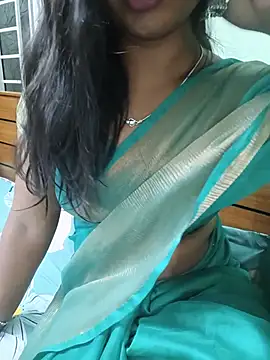 Miakhalifa24 网络视讯表演