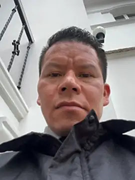 Manu0586: διαδικτυακό σόου στην κάμερα