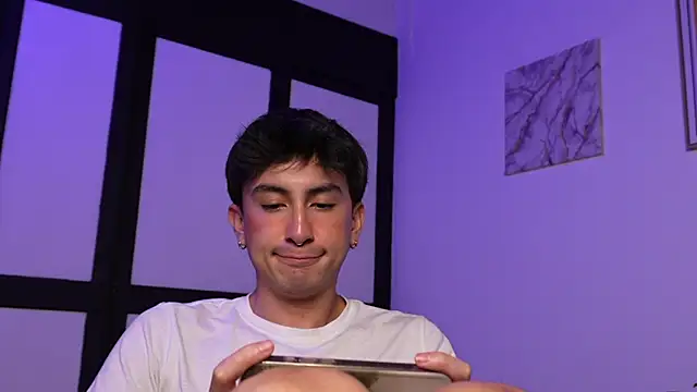 sweettaaron01 Pertunjukan Webcam