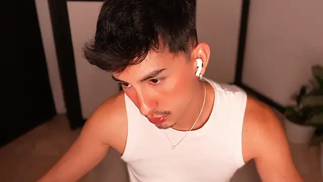 Show modela sweettaaron01 na web-kameri