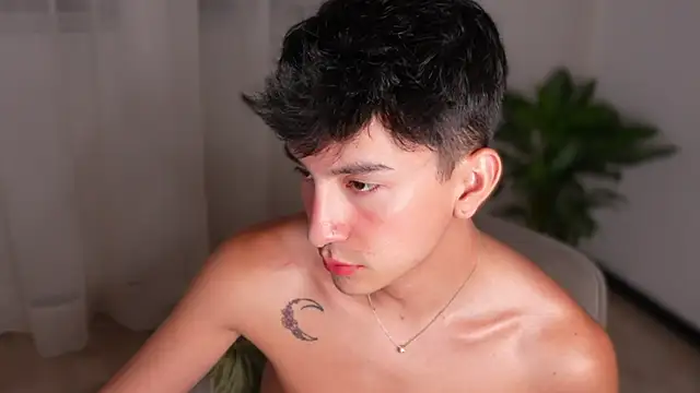 sweettaaron01 Pertunjukan Webcam