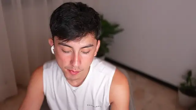 sweettaaron01 Show Webcam