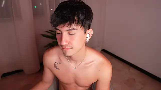 sweettaaron01 Pertunjukan Webcam