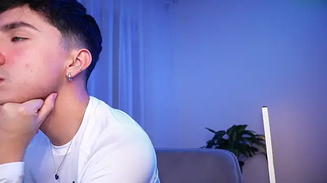 sweettaaron01's Webcam Show