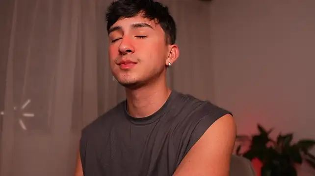 sweettaaron01's Webcam Show