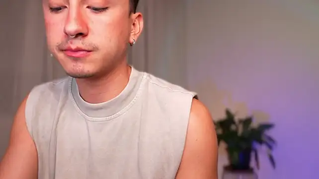 sweettaaron01's Webcam Show