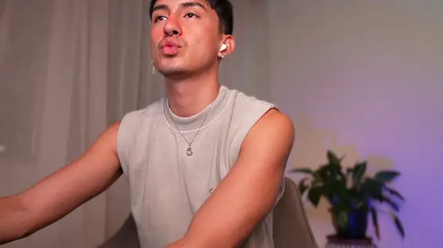הופעת וובקאם של sweettaaron01