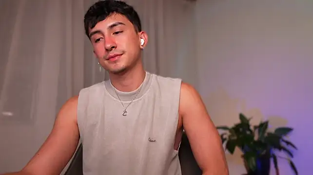 sweettaaron01's Webcam Show