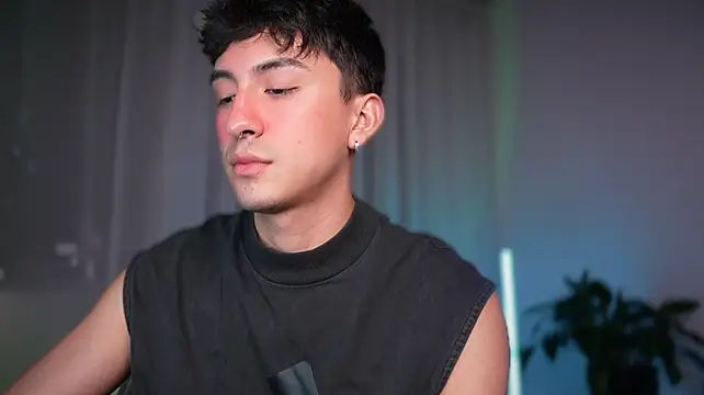 sweettaaron01's Webcam Show