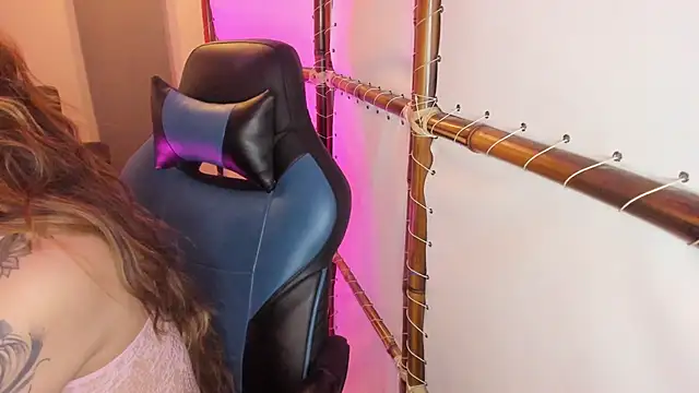 Pokazy przed kamerką – Scarbadgirl_