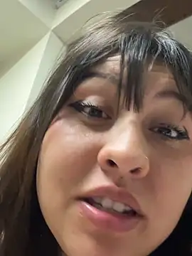 Larissa_Antonella Pertunjukan Webcam