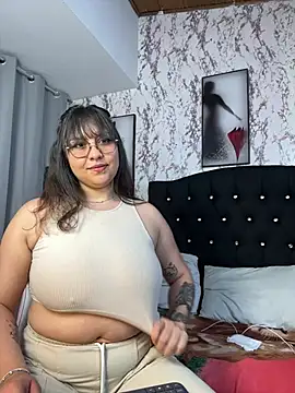 Larissa_Antonella Pertunjukan Webcam