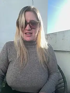 Chatroom XXX en direct de Granlady7