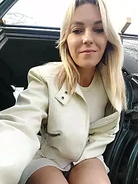 Yourblonde_69のウェブカメラショー