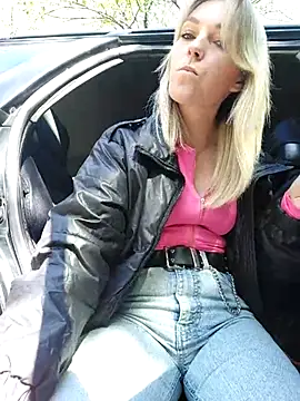 Yourblonde_69 Show in webcam