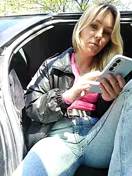 Yourblonde_69: διαδικτυακό σόου στην κάμερα