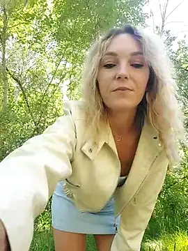 Yourblonde_69のウェブカメラショー