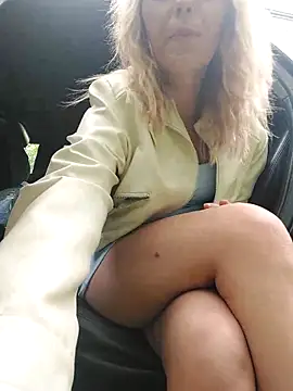 Yourblonde_69のウェブカメラショー