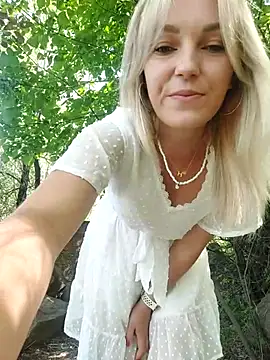Yourblonde_69's Webcam Show