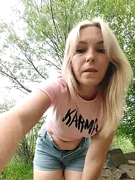 Yourblonde_69's Webcam Show