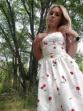 Yourblonde_69's Webcam Show