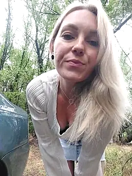 Yourblonde_69 Show in webcam