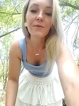 Yourblonde_69: διαδικτυακό σόου στην κάμερα
