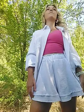 Yourblonde_69: διαδικτυακό σόου στην κάμερα