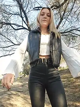 Yourblonde_69: διαδικτυακό σόου στην κάμερα