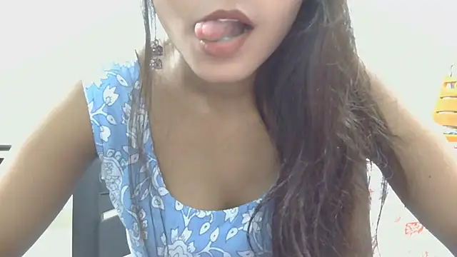 Pokazy przed kamerką – Aarti_misty71