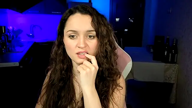 Cerann1 Adlı Modelin Canlı Sohbet Odası