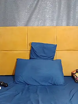 Živá chatovací místnost HugeTitisxx