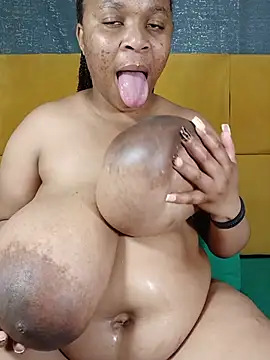HugeTitisxx's Live XXX Chat