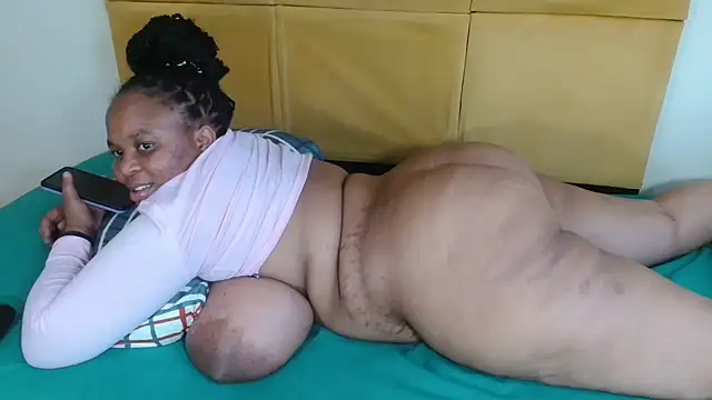 HugeTitisxx's Live XXX Chat