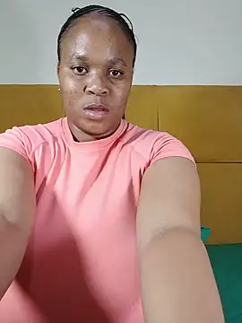 HugeTitisxx Show in webcam