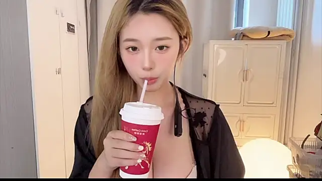 yiyi5588 网络视讯表演