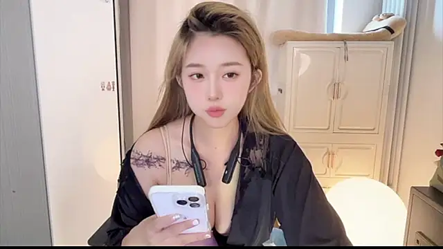 yiyi5588 Show in webcam