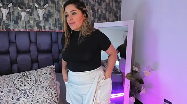 NicoleDiior Show in webcam