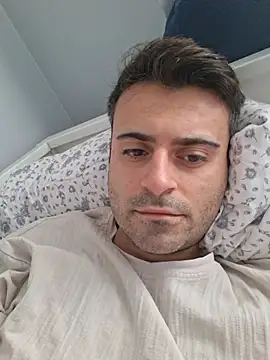 הופעת וובקאם של HugeTurkishCock