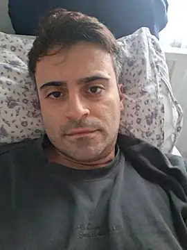 הופעת וובקאם של HugeTurkishCock