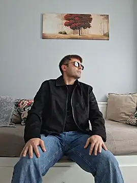 Show modela HugeTurkishCock na web-kameri