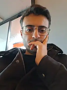 הופעת וובקאם של HugeTurkishCock