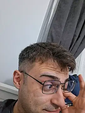 HugeTurkishCock 网络视讯表演