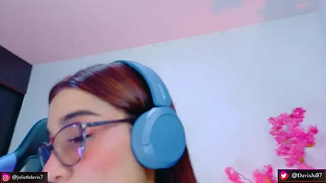 JulietaDavis' Live XXX Chat