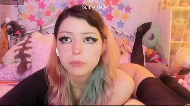 Pokazy przed kamerką – bunnyislewd