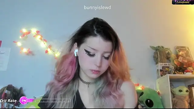 הופעת וובקאם של bunnyislewd